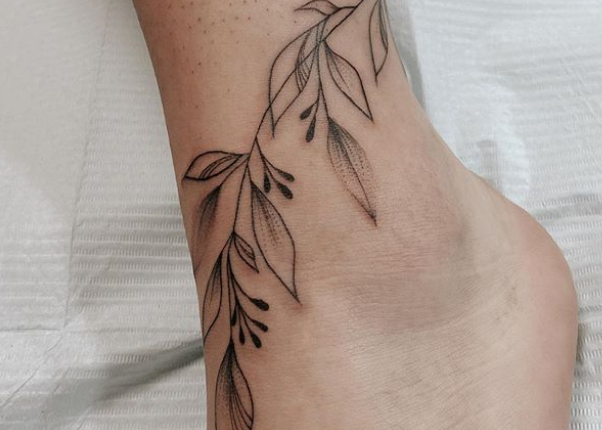 26 Beautiful Ankle Tattoo Ideas