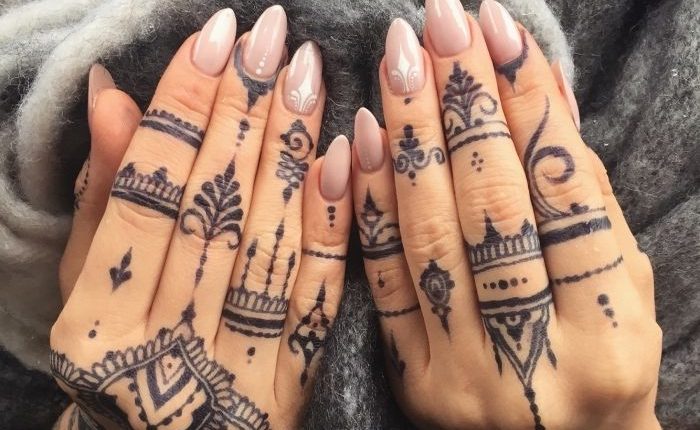 ▷ 1001 + Finger Tattoo Ideen und ihre Bedeutung