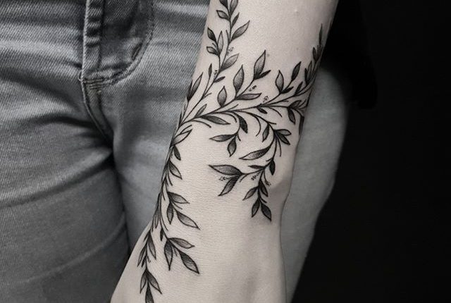 Encontre o tatuador e a inspiração perfeita para fazer sua tattoo.