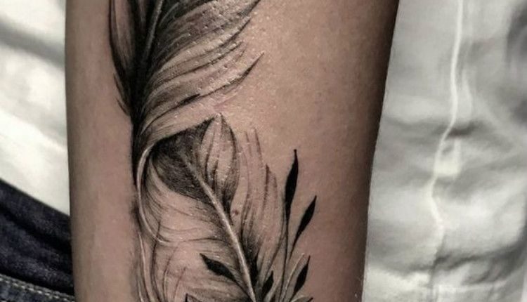 25 Gorgeous Feather Tattoo Designs Which Will Make You Want Right Now | Women Fashion Lifestyle Blog Shinecoco.com