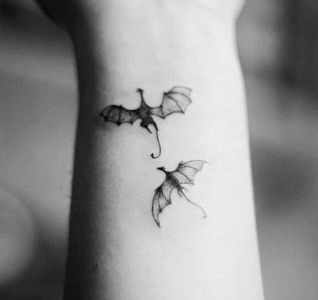 20 Fierce Dragon Tattoo Designs for Women