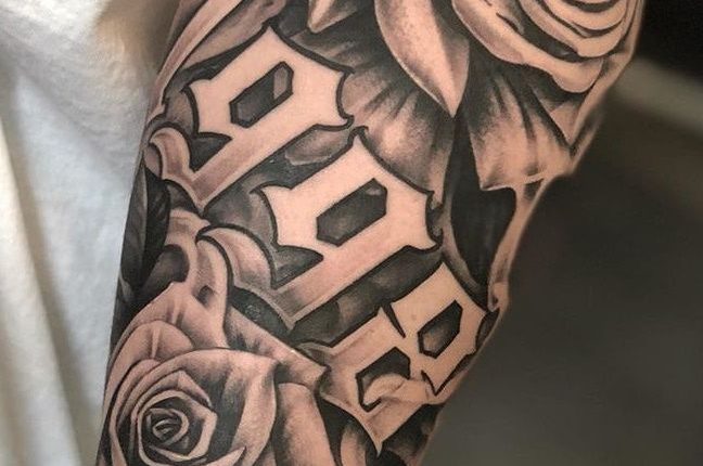 40 Rose-Tätowierungen für Frauen als Inspiration - Fotos und Tätowierungen #flowertattoos,  #...