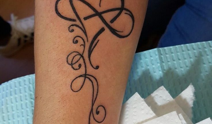 50 Arm Floral Tattoo Designs für Frauen 2019 - Seite 19 von 50 #tattoo,  #arm #Designs #Flora...