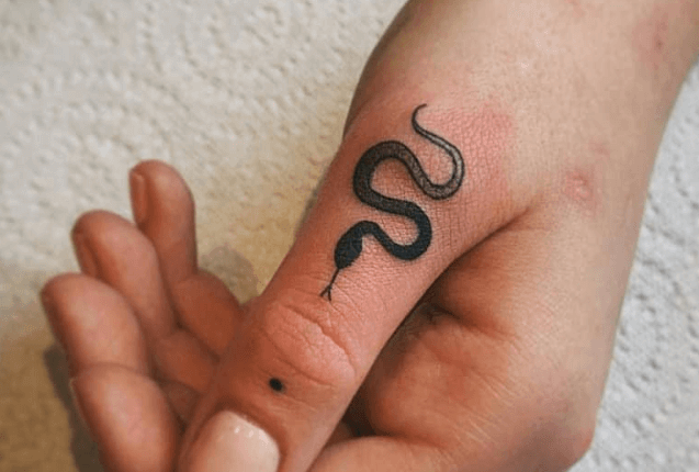Top 22 Finger Tattoo Designs – Snake Ideas