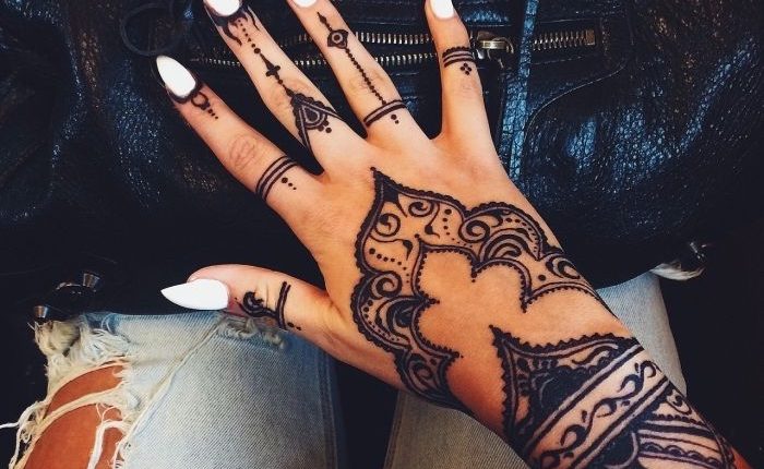 ▷ 1001 + Finger Tattoo Ideen und ihre Bedeutung