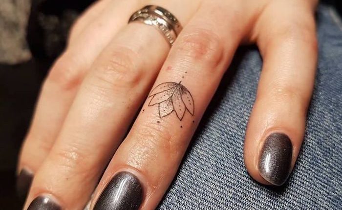 ▷ 1001 + Finger Tattoo Ideen und ihre Bedeutung