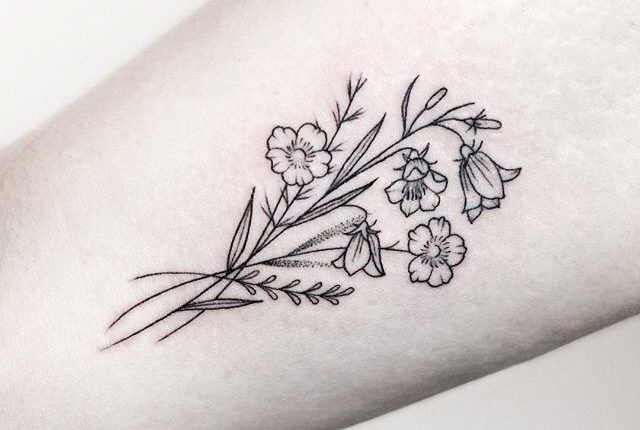 50 Small & Delicate Floral Tattoo Information & Ideas