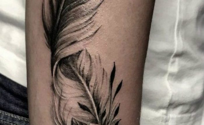 25 Gorgeous Feather Tattoo Designs Which Will Make You Want Right Now | Women Fashion Lifestyle Blog Shinecoco.com