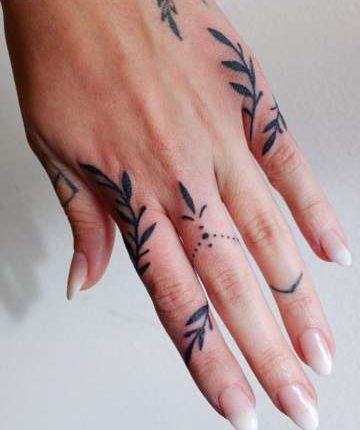 Tatouages aux mains : les motifs les plus tendance du moment